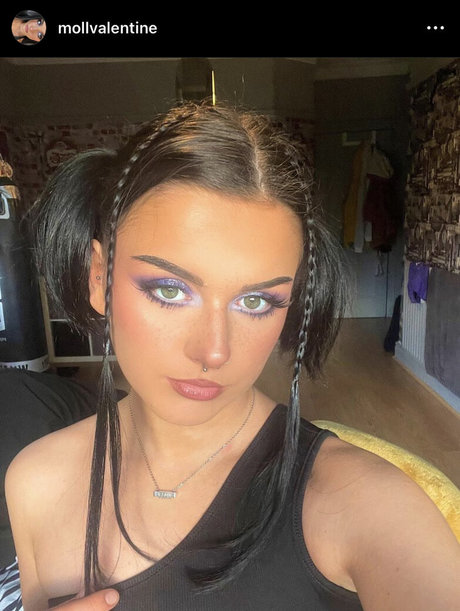 Moll Valentine porn model pictures