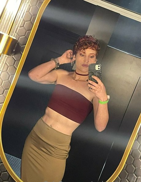 reddhotqueen sex actress photos