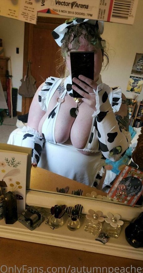 autumnpeaches beautiful actress pics