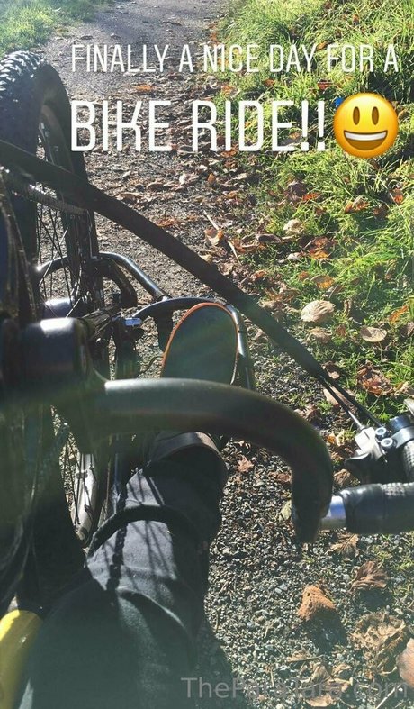 theparatara model top pictures