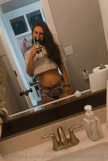 brunettebombshell13 pornographic star picture