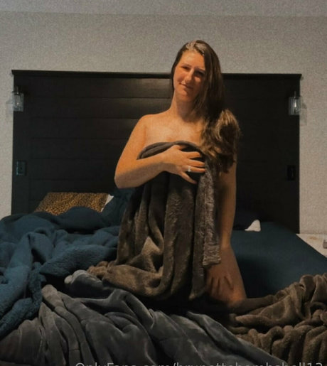 brunettebombshell13 model free photos