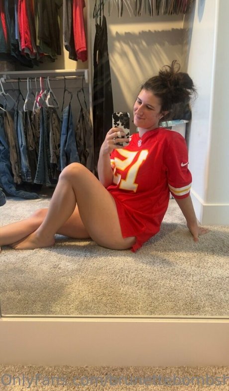 brunettebombshell13 adult actress img