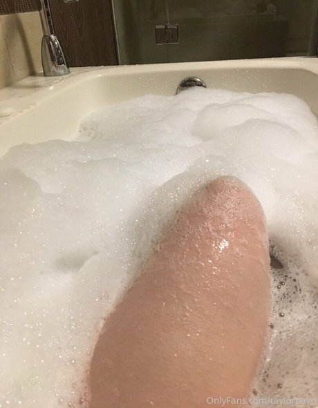 taylorpayn nude actress picture