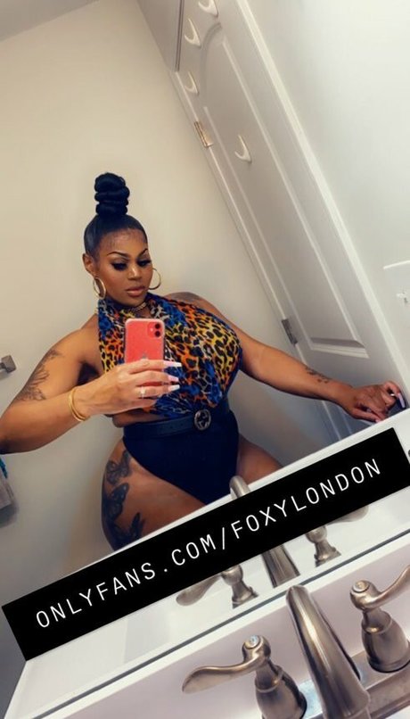 Foxy London pornstar erotic img