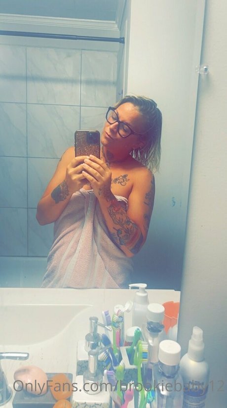 brookiebaby12 model pornographic photo