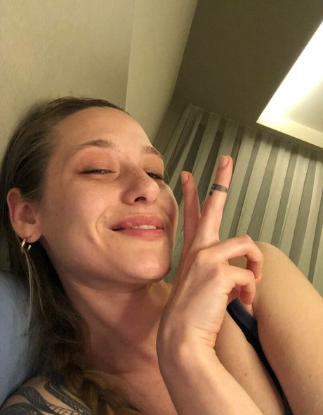 Dina Lewd star erotic images