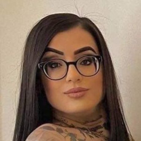 szandihangacsi model top pic