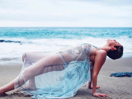 Stella Hayes art star gallery