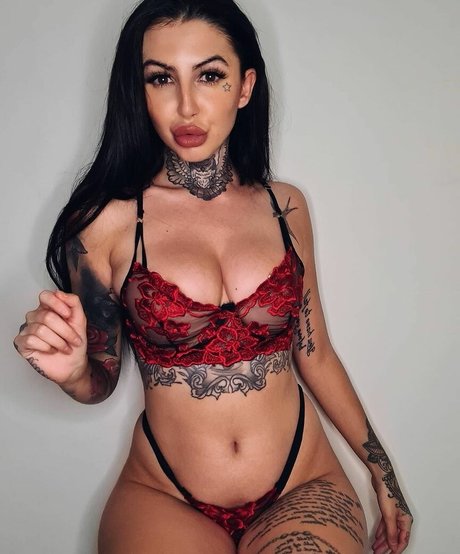 Hollie Stafford perfect star image