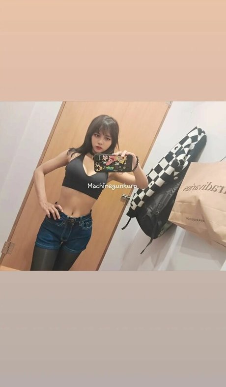 Kuro Emma beautiful star photos