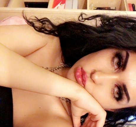 whothefuckis spino model beautiful img