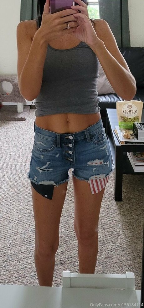 thinbitch925 model nude img