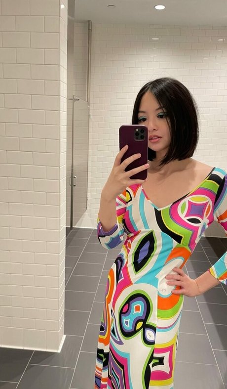 Michaela Zee sexy model pics