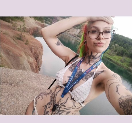 mimo4211 model naked img