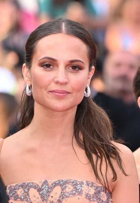 Alicia Vikander star top pic