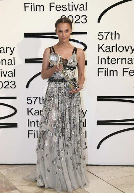 Alicia Vikander model exclusive img