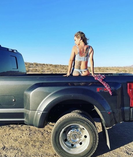 Danielle Harris naked actress photos