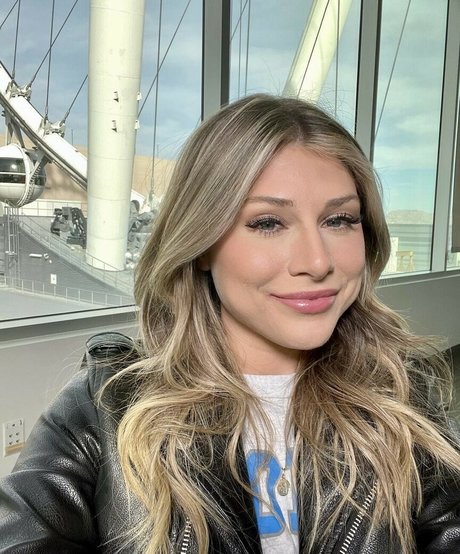 Dannie Rogers pretty model pictures