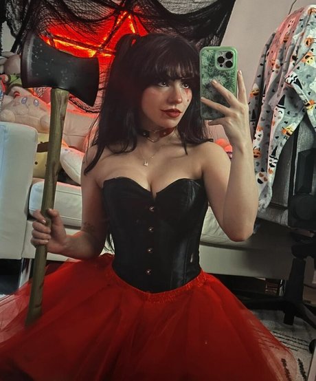 Oxythoughtin pornstar nude image