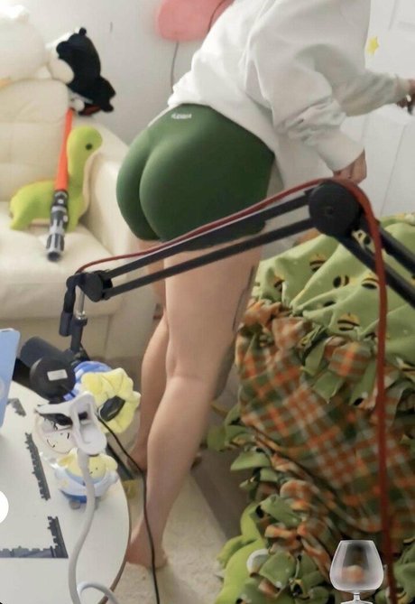 Oxythoughtin nude model photo