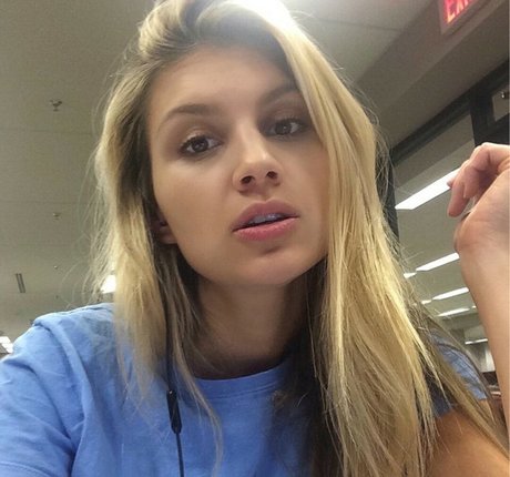 Krystal Gable hd actress gallery