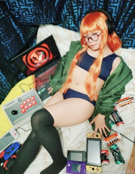 Succuniku porn model photos