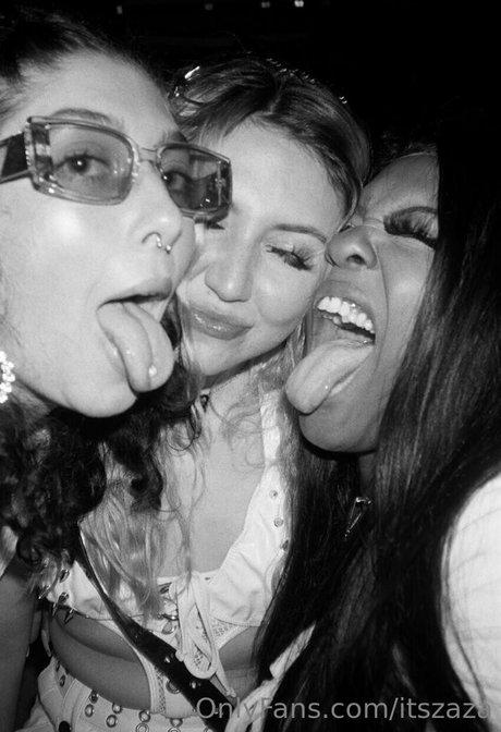 itszaza sexy model photos