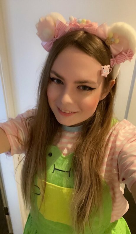 xmaddiemoonx model nude images