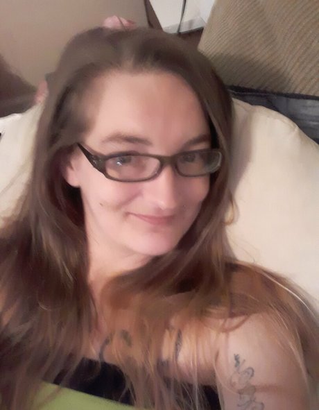 alwaysnaughty32 nude model images