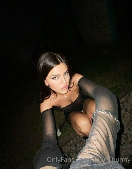 Desiree Bunny hot pornstar gallery