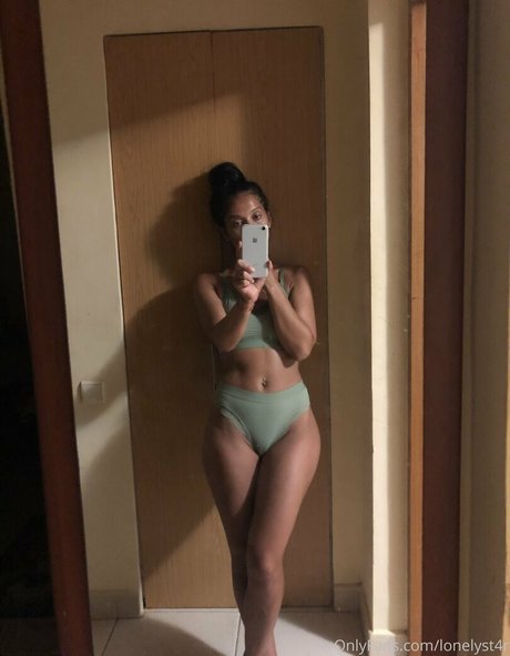 Lonelyst4r model erotic pictures