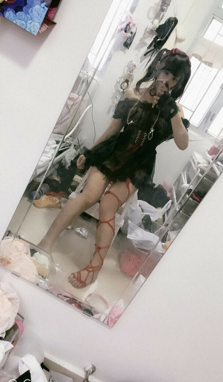 NazoEirian nude model gallery