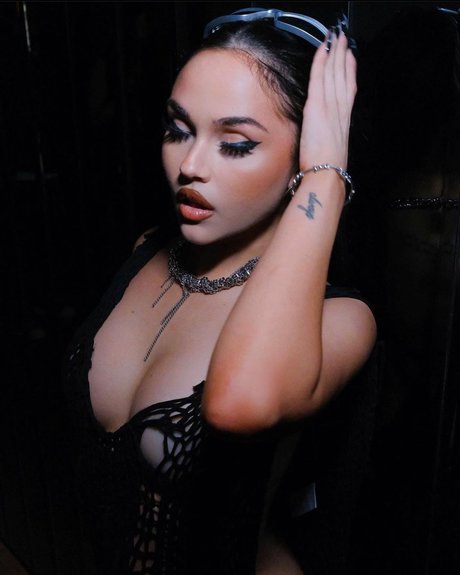 Maggie Lindemann star porn pics