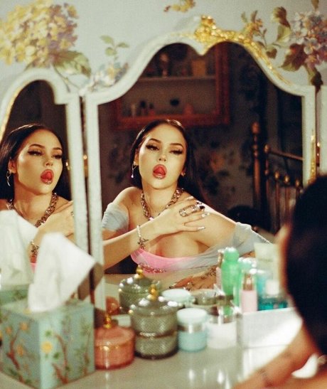 Maggie Lindemann erotic pornstar pics