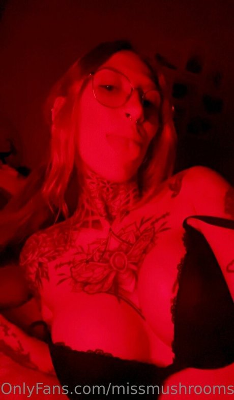 Missmushrooms nudes model picture