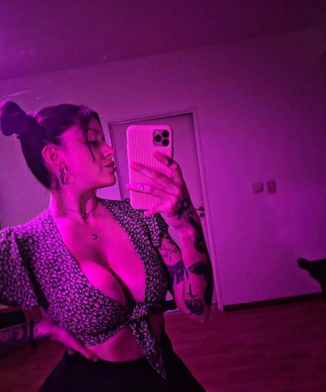 Vicky Massironi star exclusive pictures