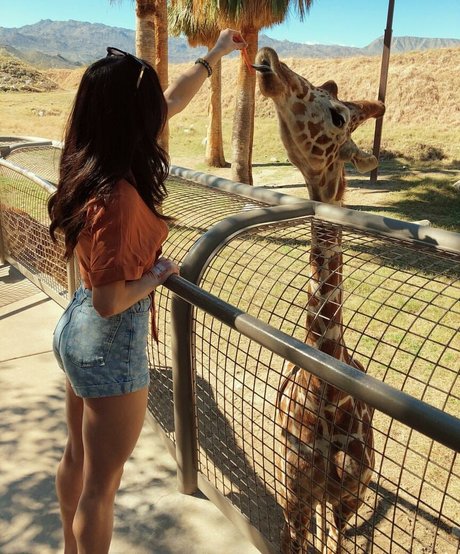 Brigit Sinaga hot model pic