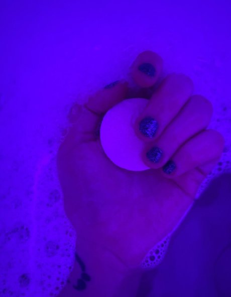 hunnybeesarecool xxx pornstar photo