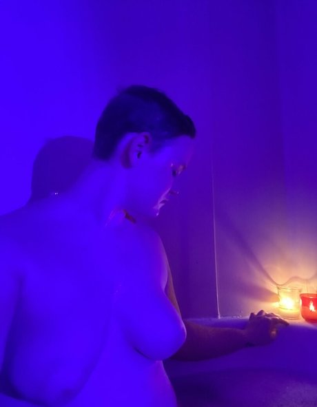 hunnybeesarecool exclusive model images