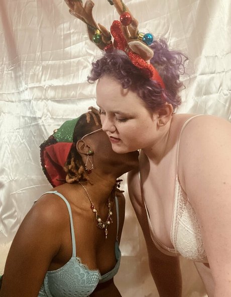 hunnybeesarecool pornstar erotic photo