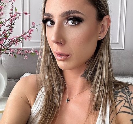 Angiebloom adult star image