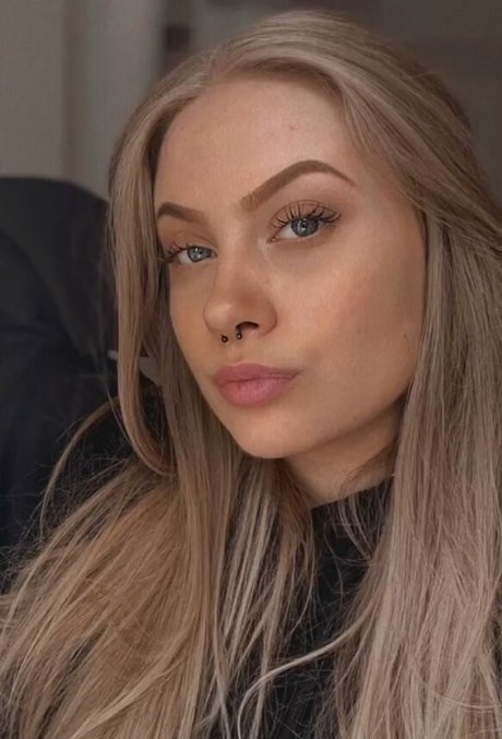 emaazing exclusive pornstar photo