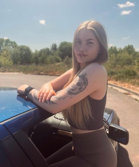 emaazing model pornographic archive