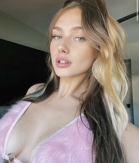 mollyomaliamollyomaliaaa exclusive model pictures