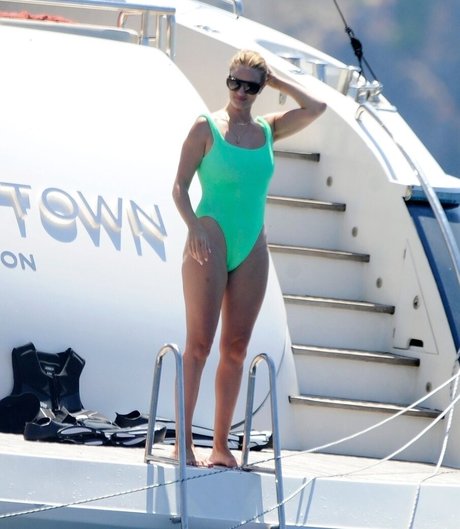 pregnant asian onlyfans nice images