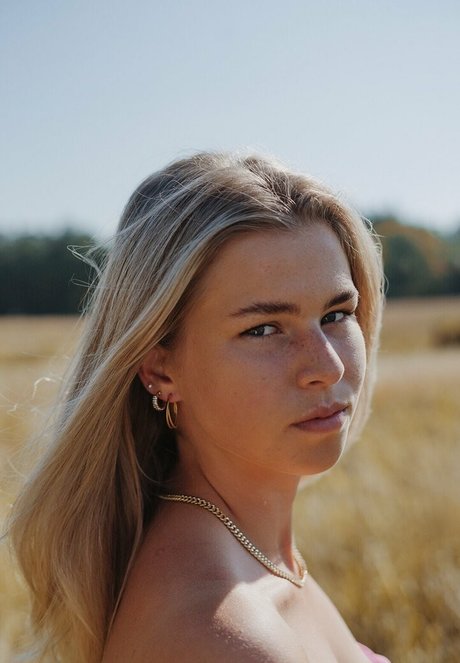 Mynte Muse star porn gallery