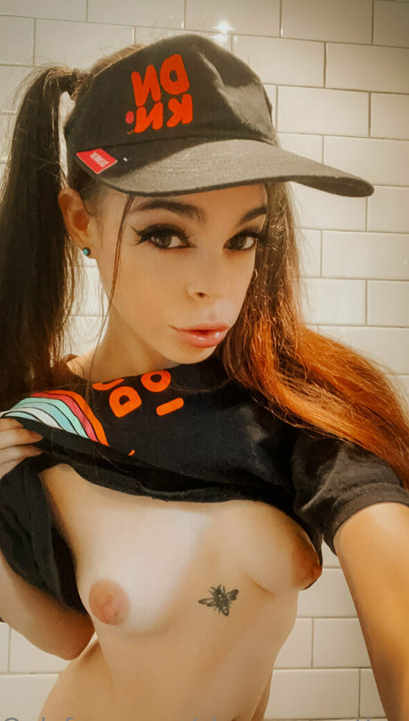 Shegavemethree pornstar nude images