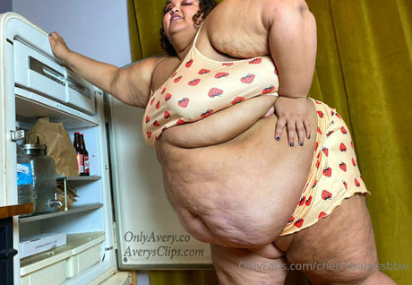 cherrybabyssbbw model erotic image