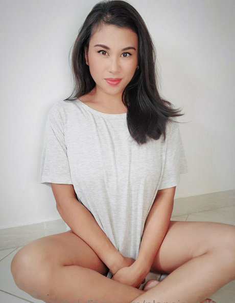 planejanedfree model high quality image